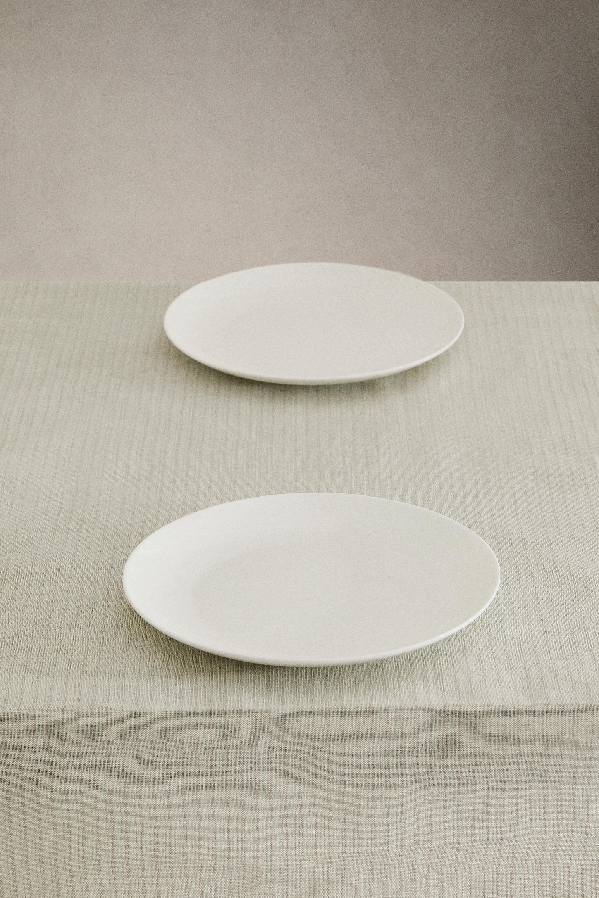 STRIPED OVERLOCK TABLECLOTH